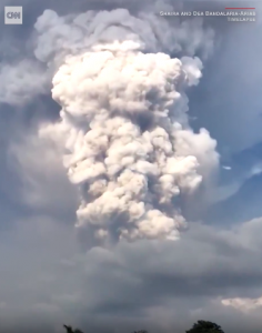 フィリピンで火山が噴火！